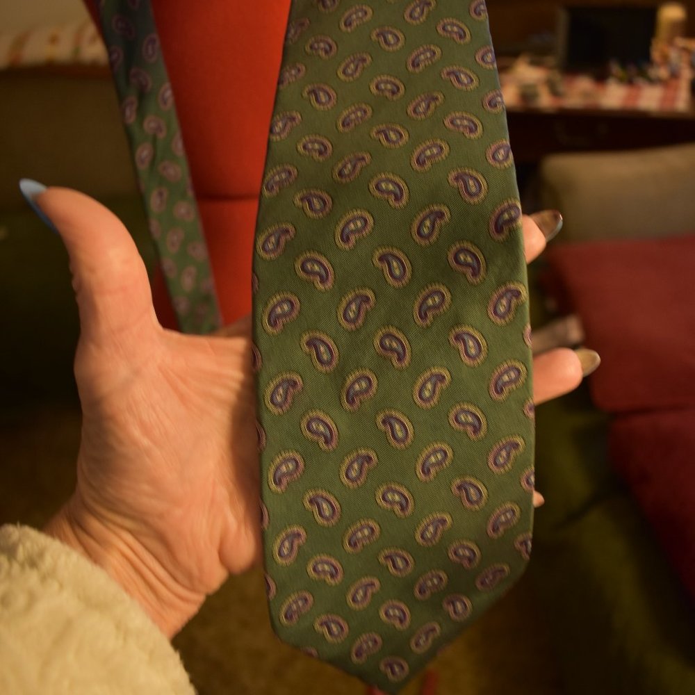 tie - Picture 2 of 3